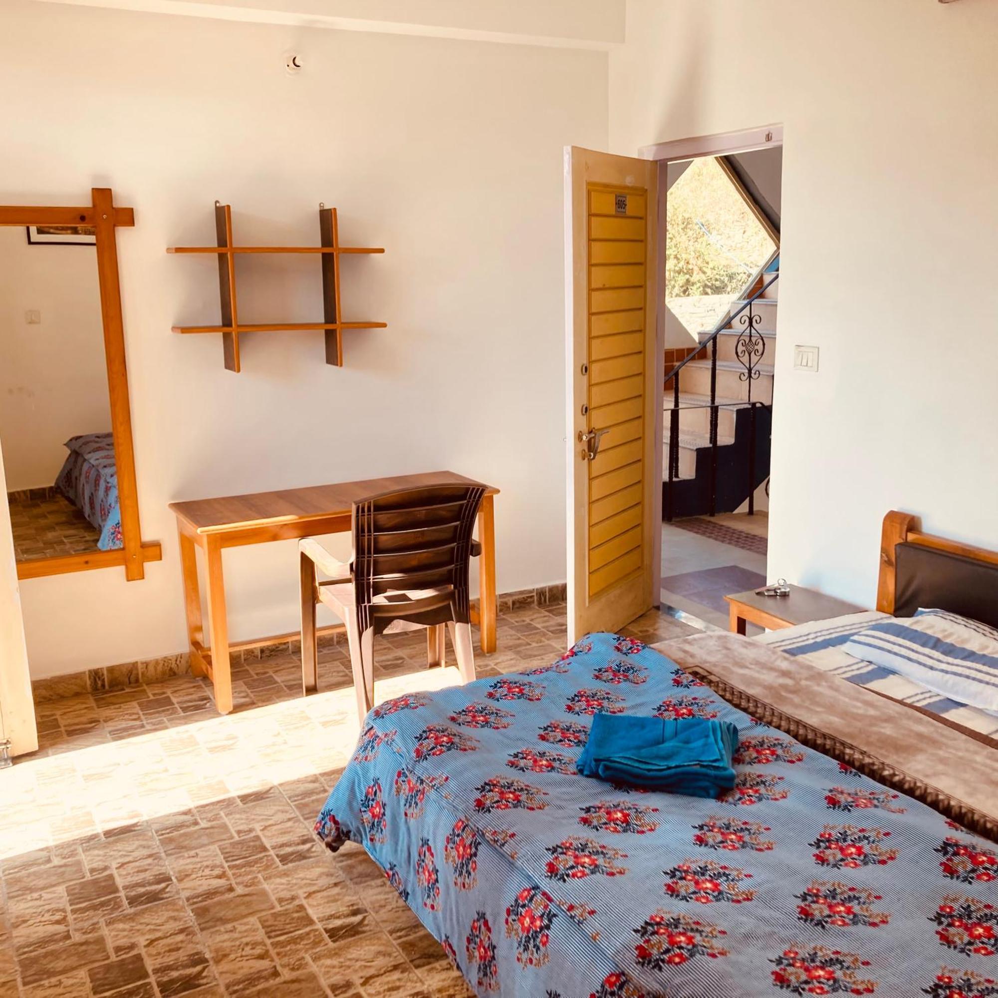 Oasis Guest House Bhagsu D'Shala Dharamshala Bagian luar foto