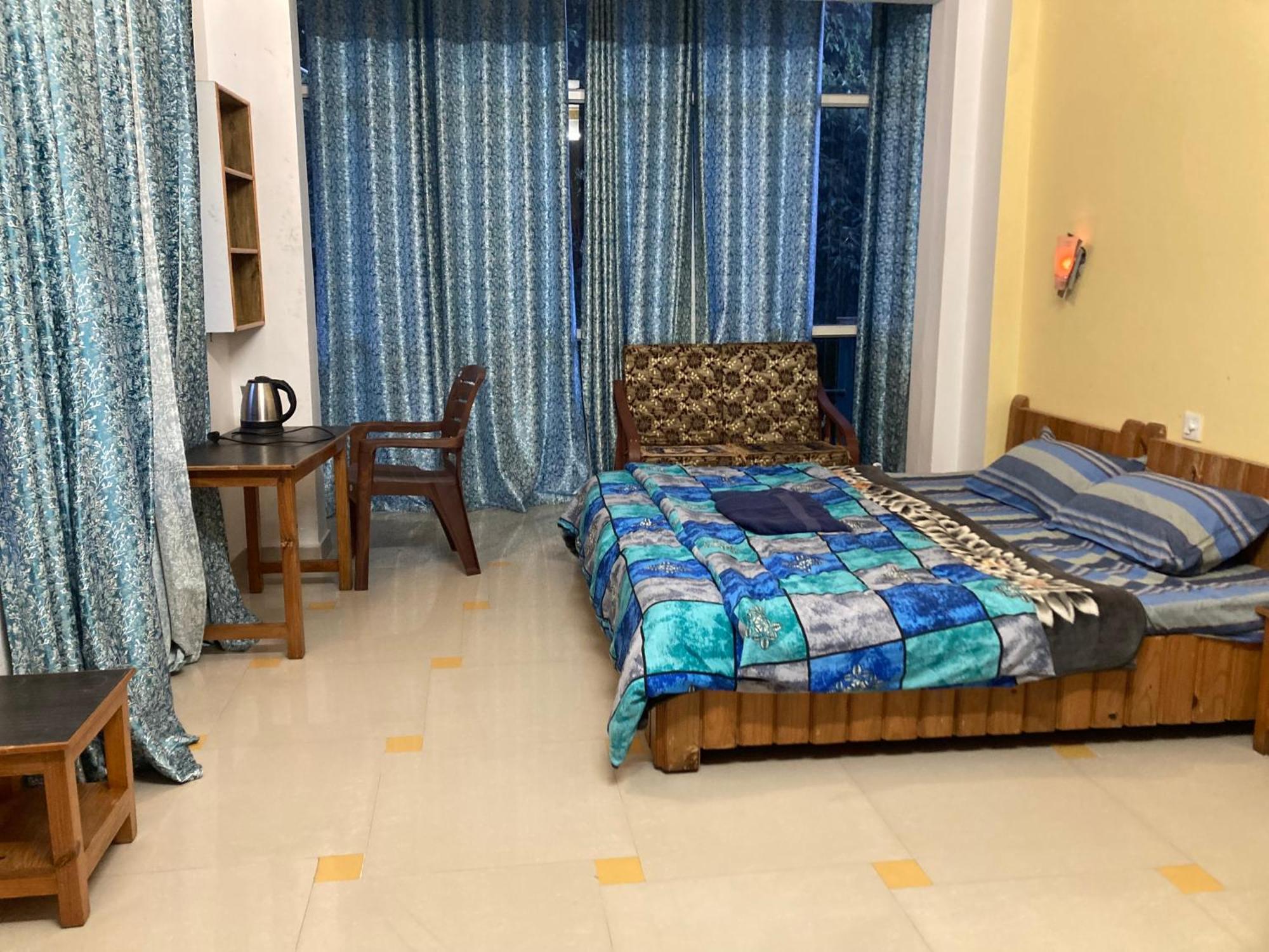 Oasis Guest House Bhagsu D'Shala Dharamshala Bagian luar foto