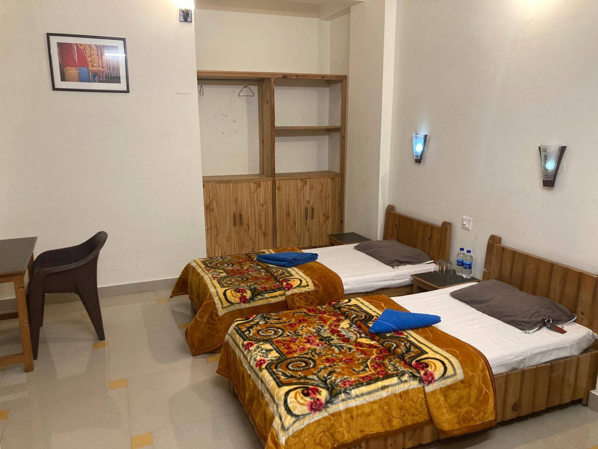 Oasis Guest House Bhagsu D'Shala Dharamshala Bagian luar foto