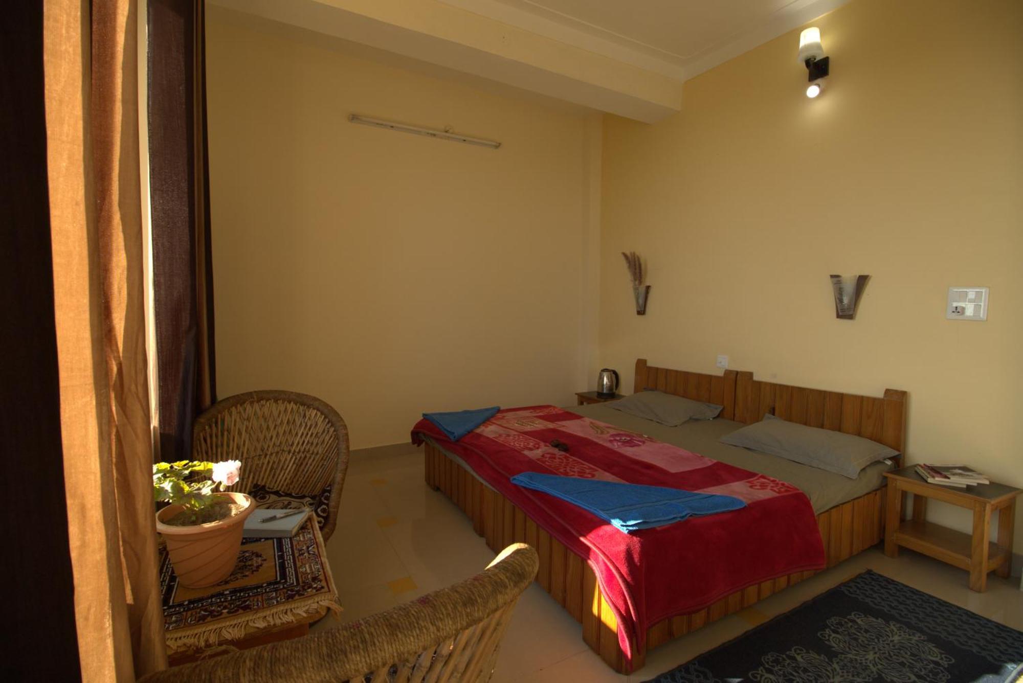 Oasis Guest House Bhagsu D'Shala Dharamshala Bagian luar foto