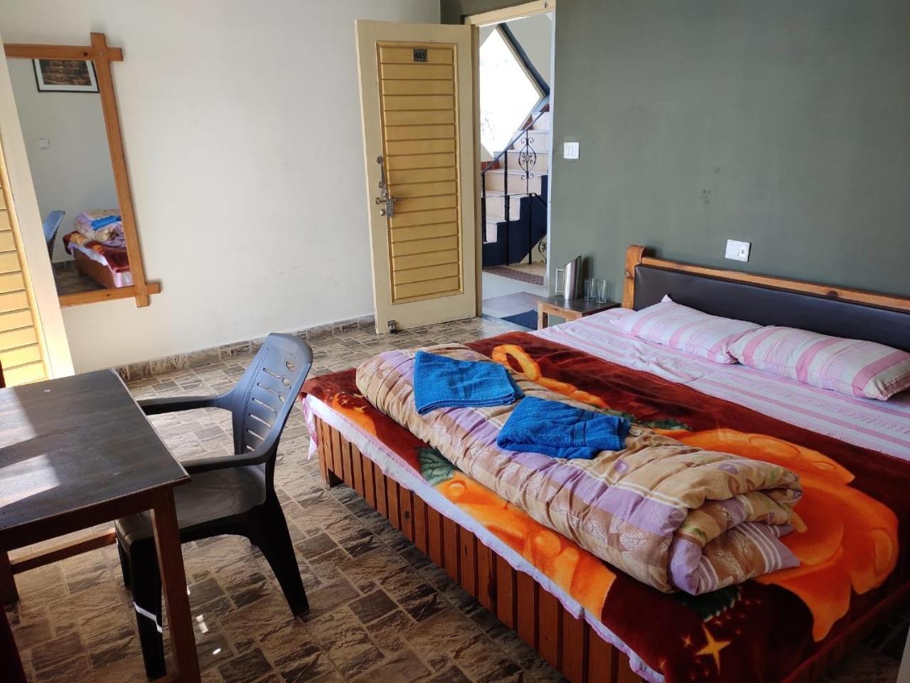 Oasis Guest House Bhagsu D'Shala Dharamshala Bagian luar foto