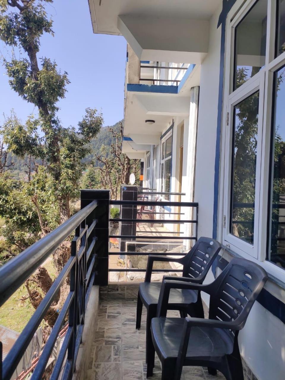 Oasis Guest House Bhagsu D'Shala Dharamshala Bagian luar foto