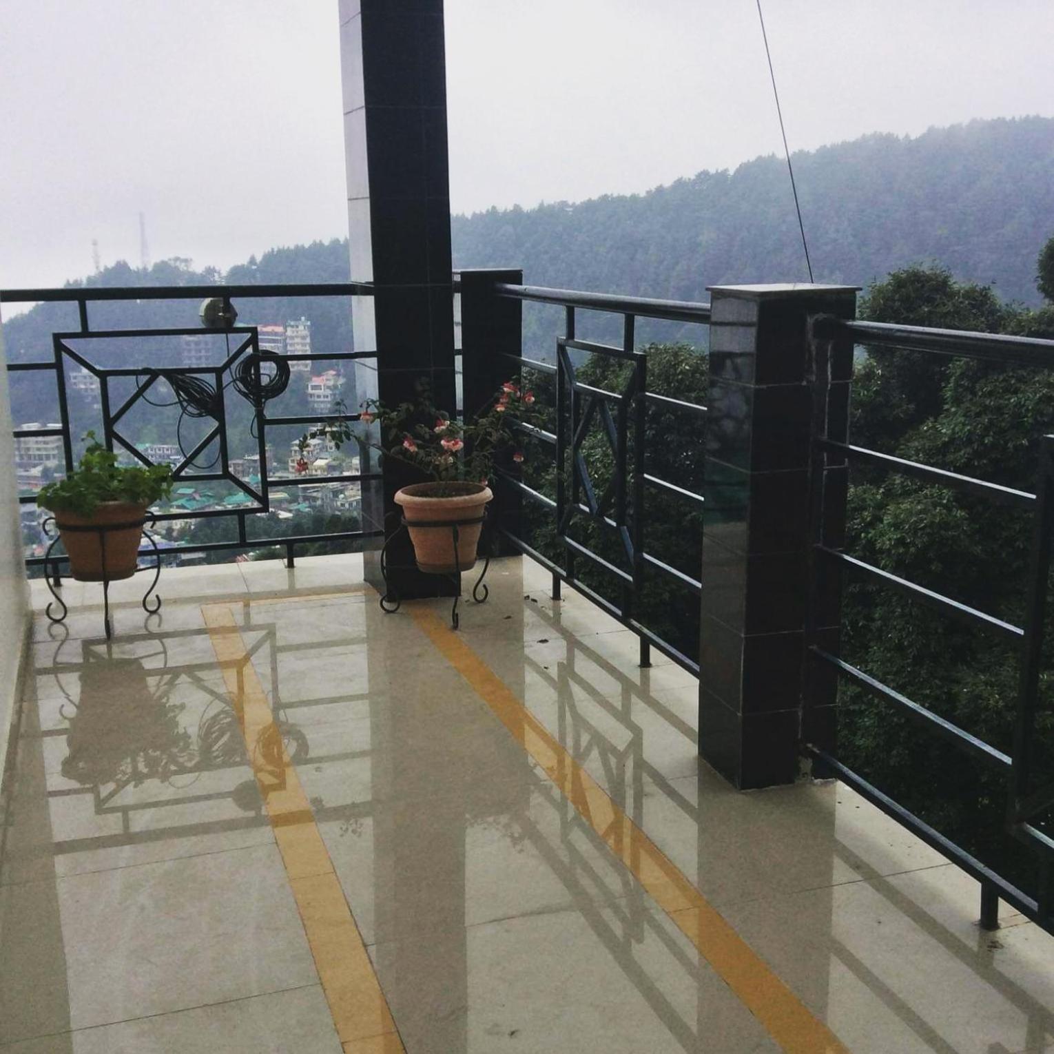 Oasis Guest House Bhagsu D'Shala Dharamshala Bagian luar foto