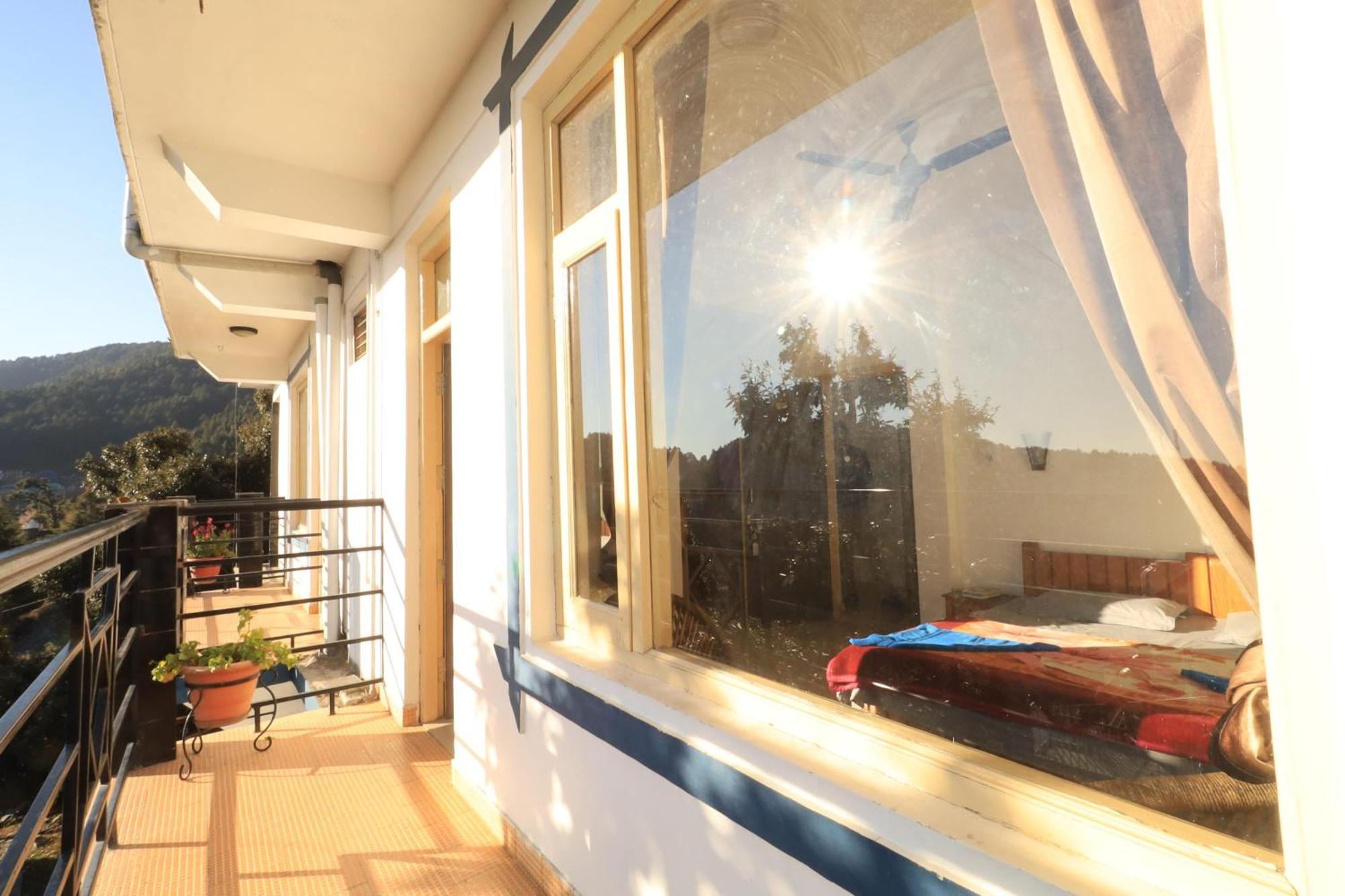 Oasis Guest House Bhagsu D'Shala Dharamshala Bagian luar foto