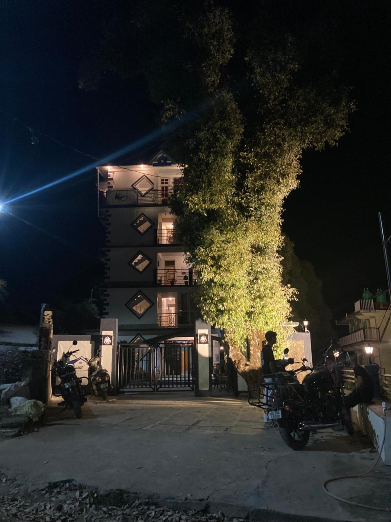 Oasis Guest House Bhagsu D'Shala Dharamshala Bagian luar foto